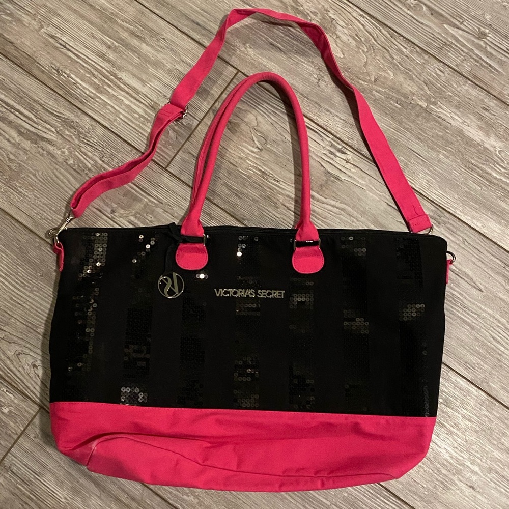 NEVER USED VICTORIA SECRET TOTE BAG.